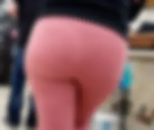 Big Booty MILF in Pink Leggings VTL