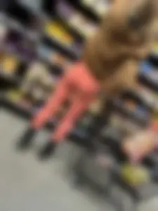 Salmon leggins MILF shopping