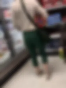 Thick booty MILF in green lululemon leggings [OC]