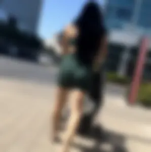 Latina milf with amazing jiggle and vpl (OC)