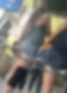 Theme Park Candid Ass With Face Shots (OC)