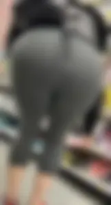 Big booty couldn’t resist the bendover‼️