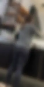 Stunning milf in Grey yoga pants / juicy ass