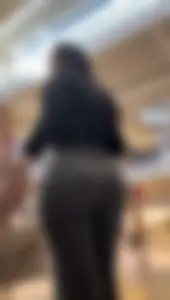 Breakneck BBL Alert — Somalian MILF window shopper (oc)