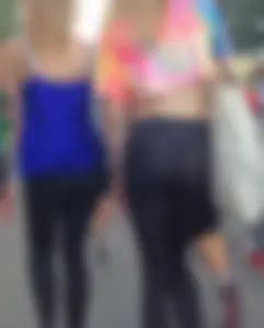 Great festival candid VPL teen in leggings and a top, cute skinny blonde