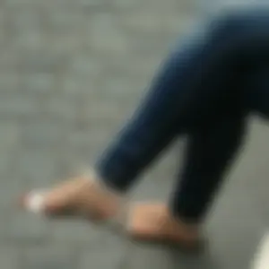 Candid girls in public showing nice legs and feet