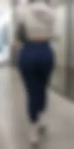 Breathtaking blonde German bimbo PAWG (BBL?) in navy leggings