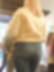 Big tight ass in tight jeans of a blond girl