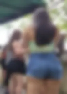 Thick latina at the zoo (OC)