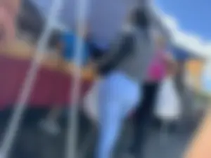 Latina milf with a huge ass blue leggings