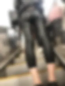 Got Ass and Spread Legs in Leather Pants on the Escalator Creepshots