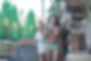 Even more hot and sexy bikini babes in Florida