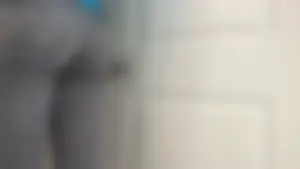 Teen cousin's booty in grey leggings closeups