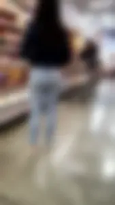 Latina babe grocery shopping in tight jeans with a nice ass