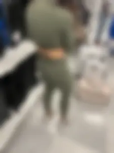 Sexy Brazilian MILF in tight green leggings VPL