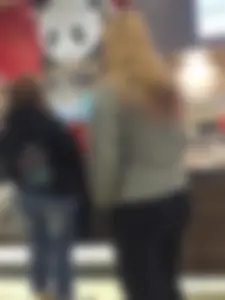 Big Ass in Yoga Pants Food Court Creepshots
