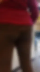 Nice ass checking out in leggings at a grocery store