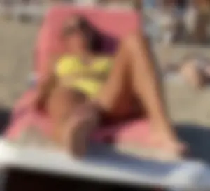 Beach impressions with cameltoes