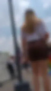 Que rico se le remarcaba el culo a esa teen, vela subir las escaleras fue todo un deleite