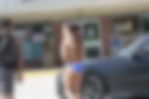 Even more hot and sexy bikini babes in Florida