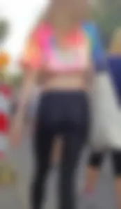 Great festival candid VPL teen in leggings and a top, cute skinny blonde