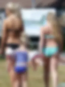 Bikini girls
