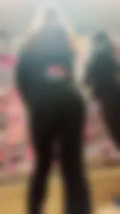 Brunette round ass (OC)