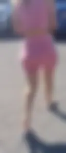 Latina w/ FAT JIGGILY ass. Pink shorts