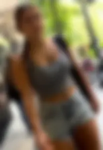 Leggings vs boobs, choose One!!!