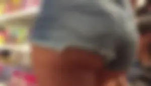 Sexy teen whooty in short shorts