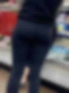 Petite Latina with fit ass in leggings