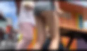 Cute skinny blonde in jean shorts [non-oc]