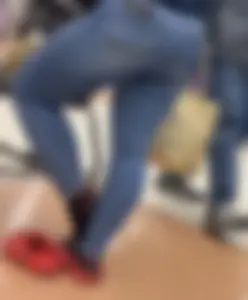 Dominican girl with nice ass in jeans