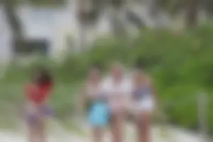 Candid Florida beach and bikini girls