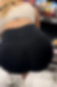 BEAUTIFUL Latina MILF bending over😍(oc)
