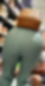 Casual milf kept bending over w strong VPL‼️