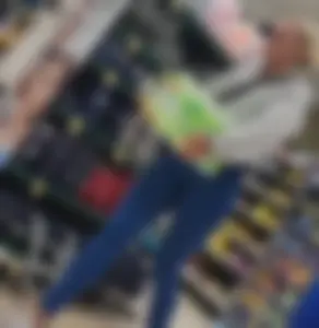 Grocery store hotties wearing tight leggings [Always OC]
