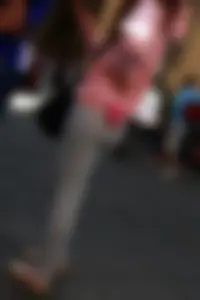 Skinny babe in grey leggings with a nice bubble butt