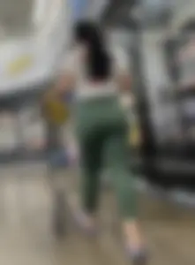 Latina in green leggings with MEGA VPL