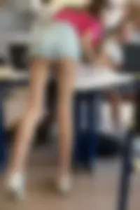 college girl showing cheeks (by lvbottom)