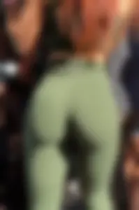 NOT OC - Slim thick fat ass in green leggings