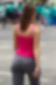 Milf in Sweatpants VPL Street Creepshots