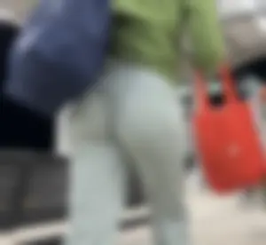 Lulu fanatic in green lulu pants