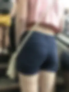Flat Ass in Shorts and Nice Legs Subway Train and Escalator Creepshots Gallery