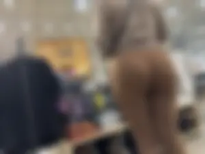 Latina in leggings w/ VTL + bonus caps