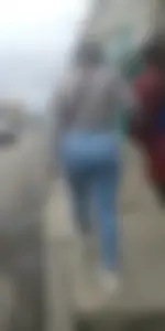 Lindo culazo en jeans ajustados