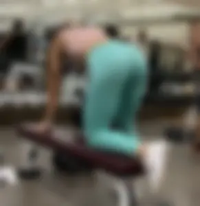 CAN IT GET ANY TIGHTER? Fit brunette in bright teal leggings