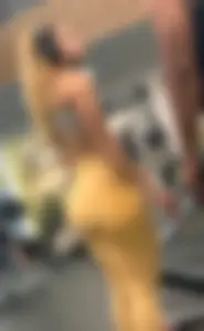 Soft Latina Ass in Yellow Leggings