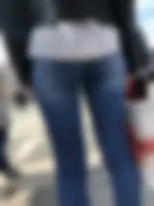 Hot Ass in Tight Jeans Street Closeup Candid
