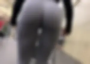 Smoking hot brunette at the gym working out in leggings with a fat booty and reverse camel toe
